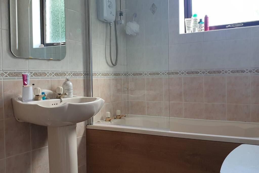 Seafront Apartment, Ground Floor, Free Parking Newcastle  Ngoại thất bức ảnh